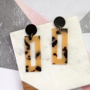 Acrylic Resin Geo Drop Earrings Tan & Black